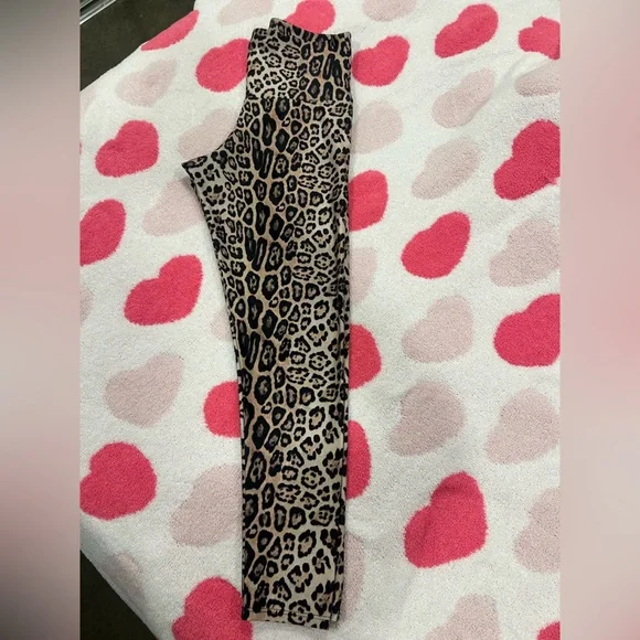 Onzie Leopard Print Fabric - Picture 2 of 4